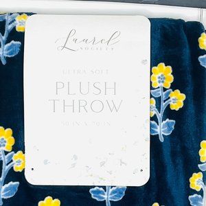 Laurel Society NWT Plush Throw Blanket Navy Blue & Yellow Flowers 50 x 70